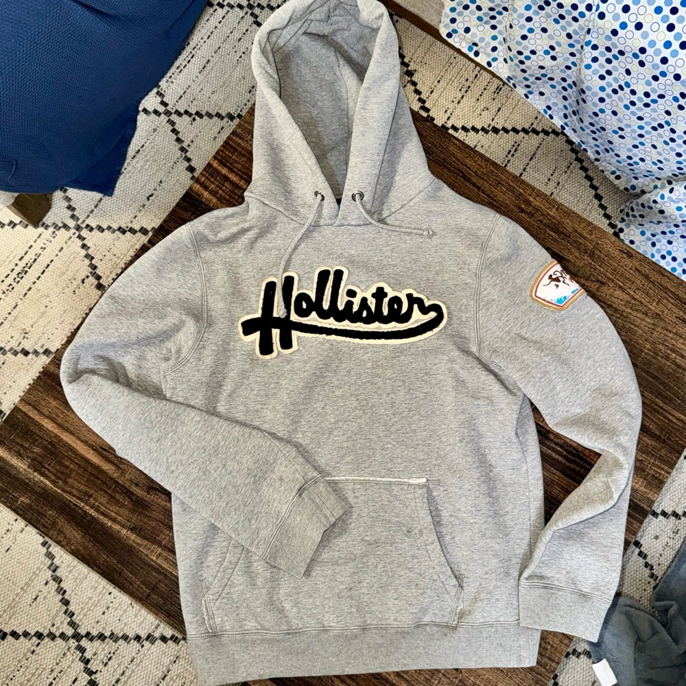 Hollister Men’s Large Gray Hoodie Pullover Logo Sweatshirt Casual Streetwear